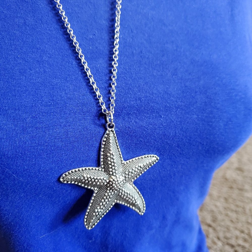 24" Silver Tone Large Starfish Pendant Necklace Coastal Theme Fashion Design